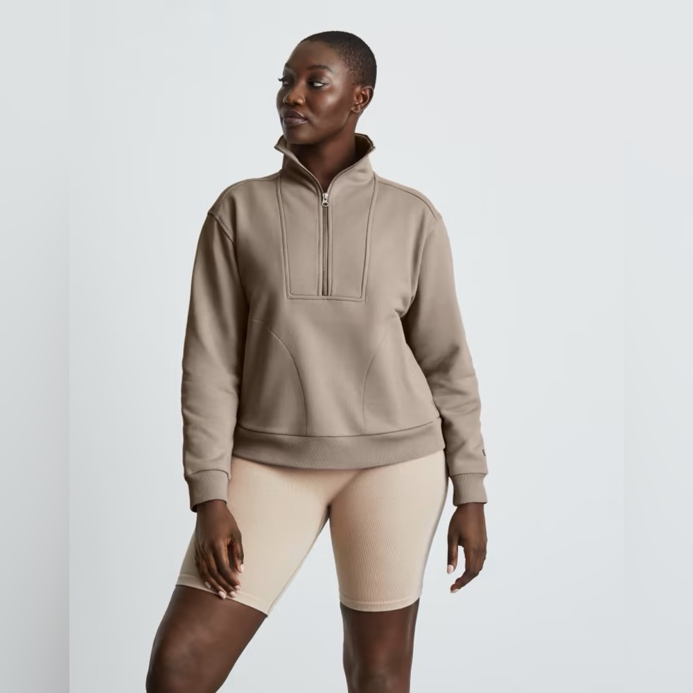 Everlane Track Half-Zip Sweatshirt
Loungewear